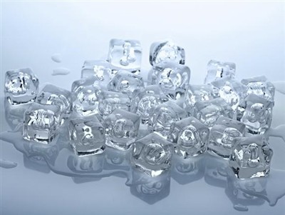 Oighear tirim vs gnáth -oighear: Cad é an difríocht?